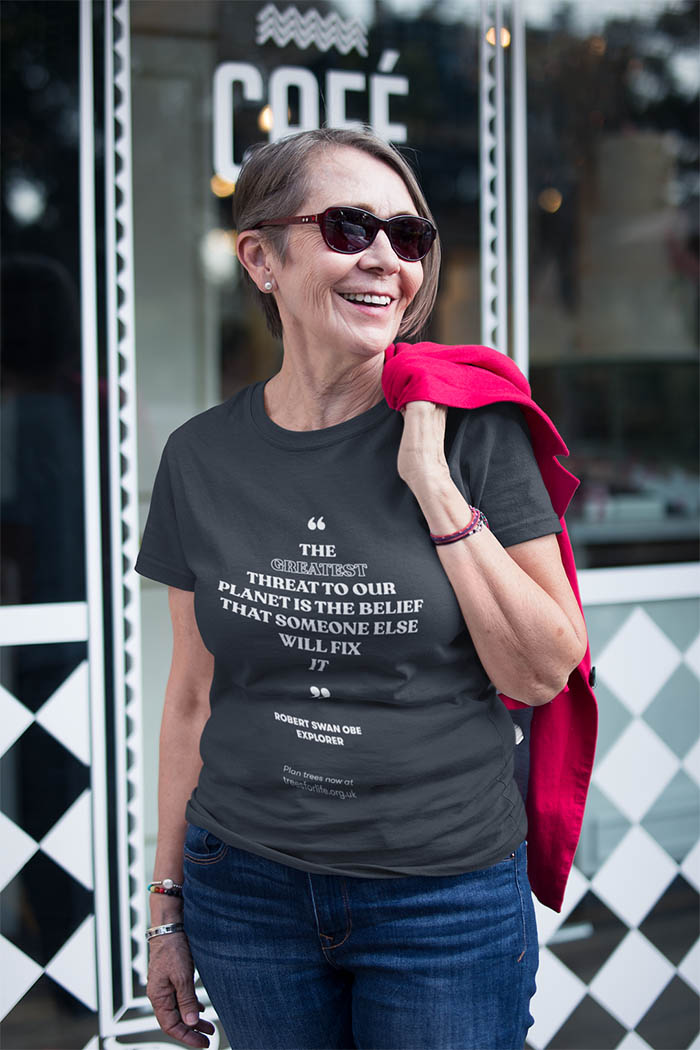 smiling-stylish-senior-woman-wearing-a-tshirt-mockup-on-the-street-a20664